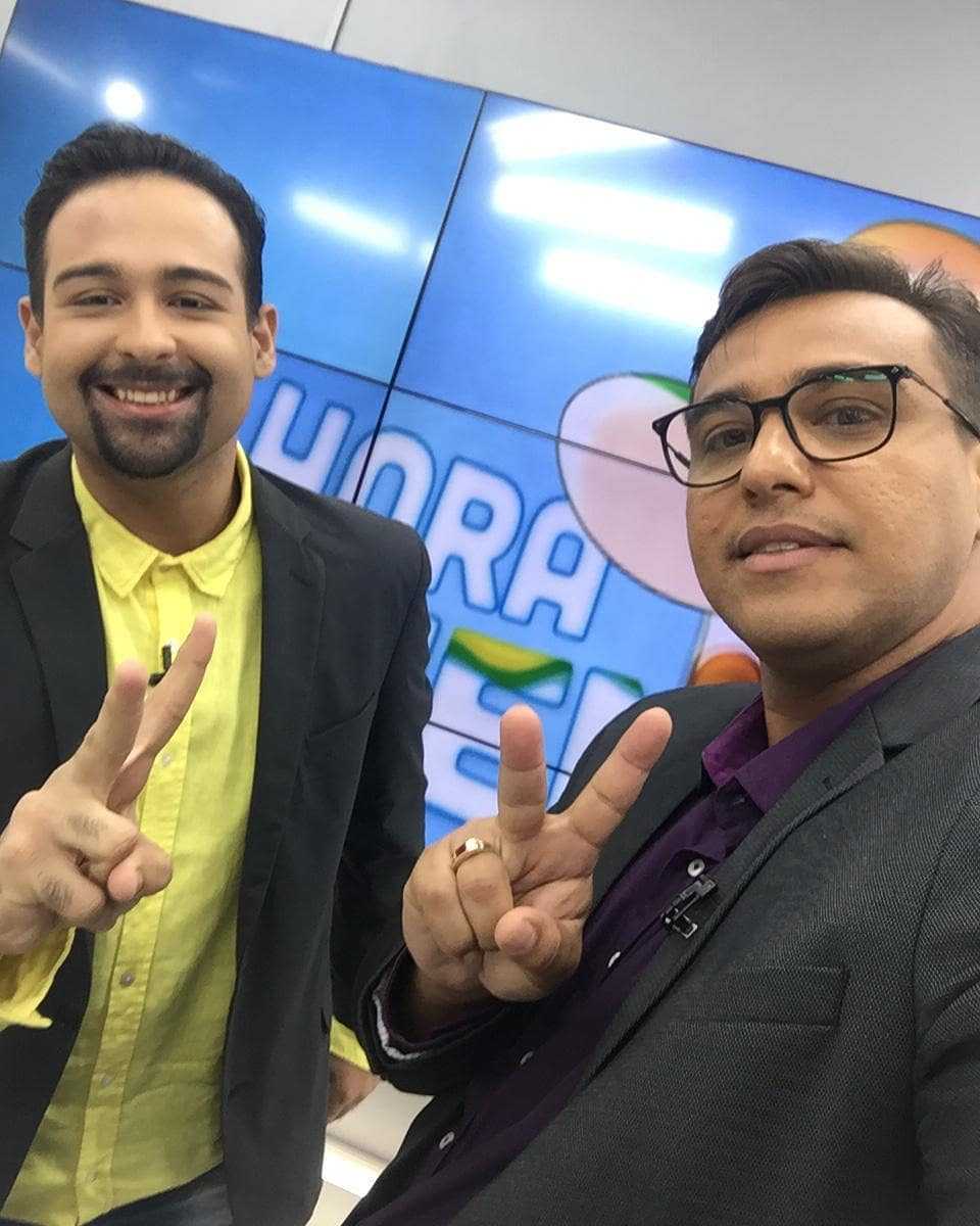 Pablo Marques  e Fabio Araújo nos bastidores do quadro "A Hora do Venenoso", líder de audiência 