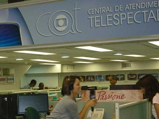 Geovanna Tominaga visita a Central de Atendimento ao Telespectador