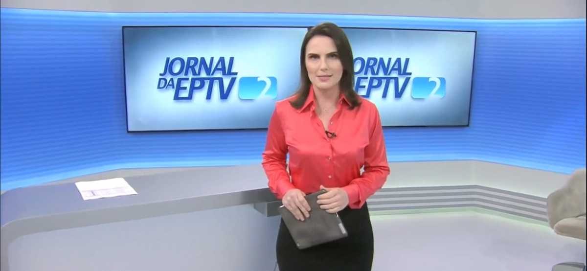 Giovanna Risardo no cenário do Jornal da EPTV 2ª edição