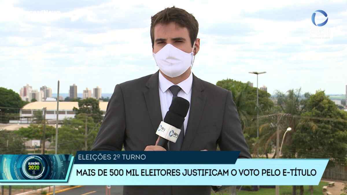 Jornalista Pedro Salgado , ao vivo na Record News