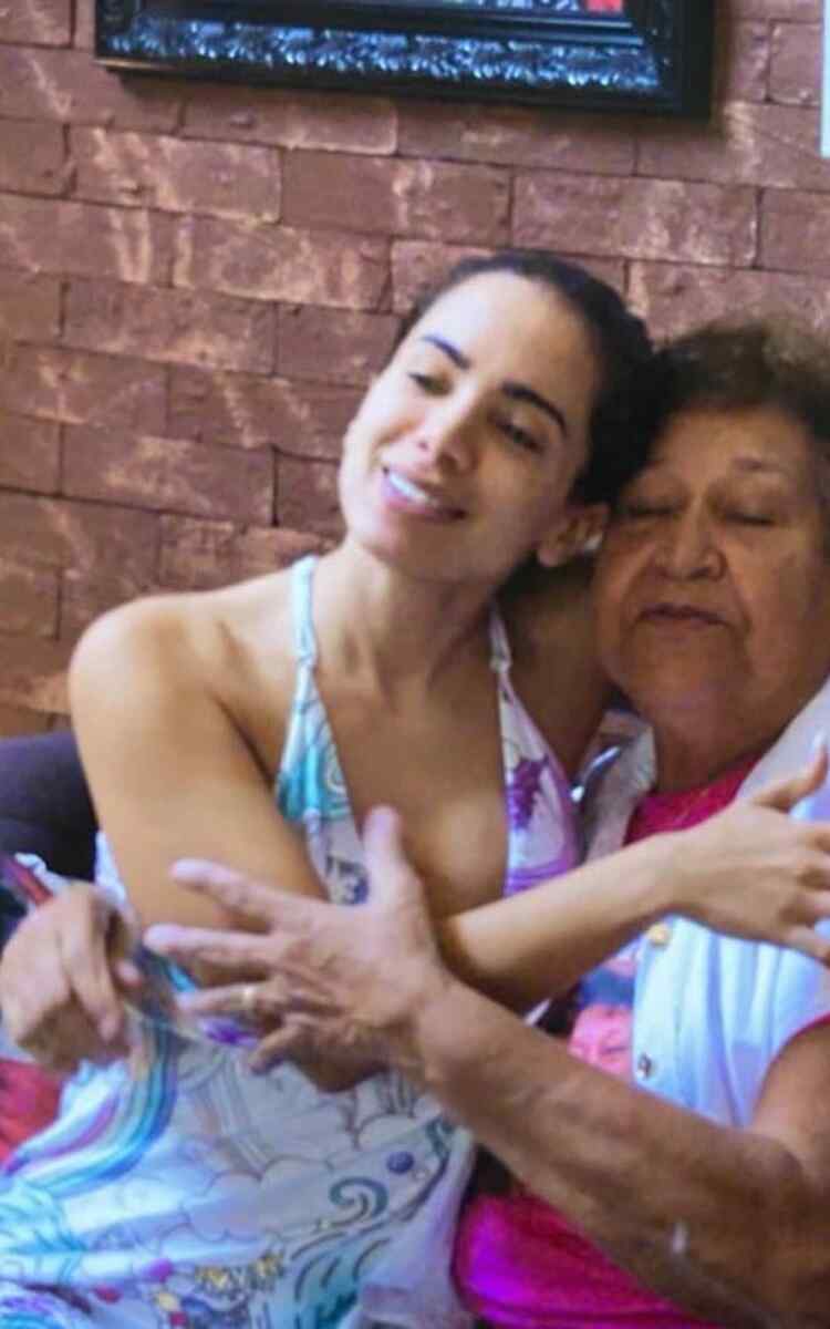 Fã idosa de Anitta, Dona Ilza