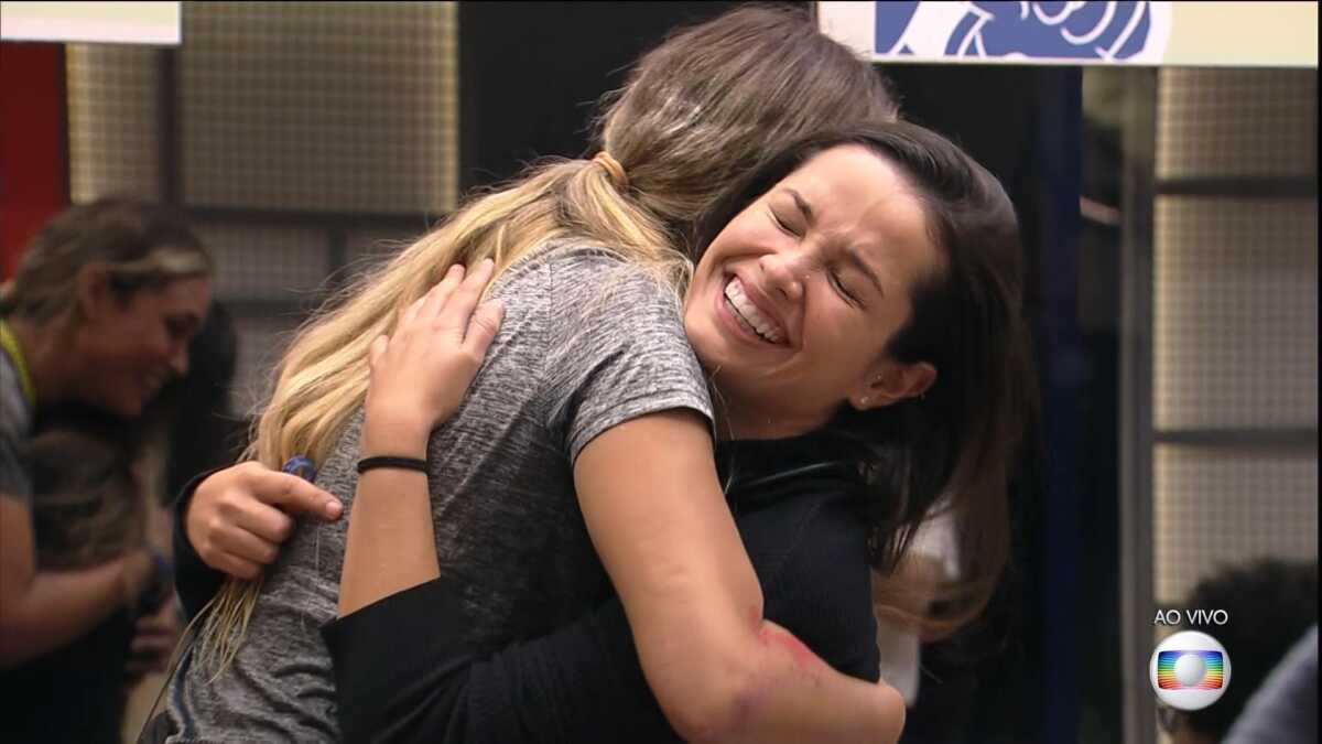 Juliette ganha abraço de Sarah após ganhar o VIP