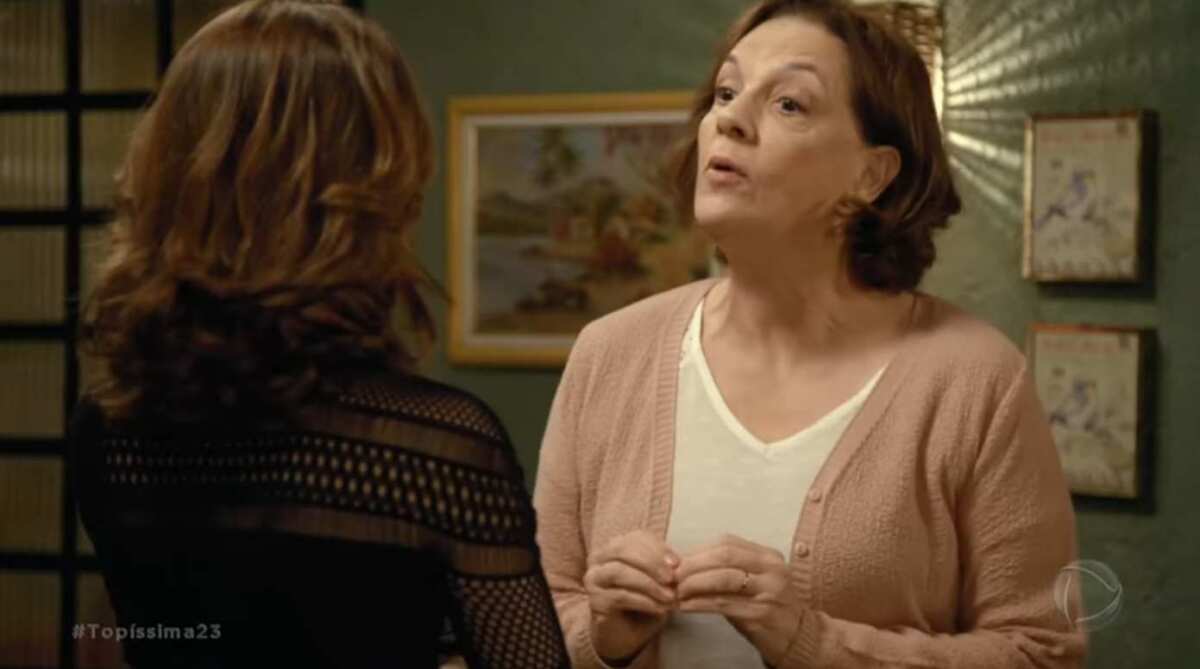 Denise Del Vecchio e Brenda Sabryna em cena da novela Topíssima, na Record TV