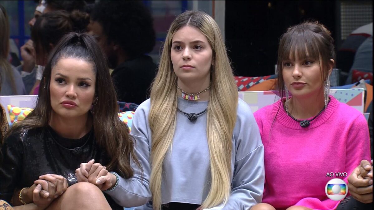 Vih Tube e Thaís Braz ao lado de Juliette na noite da oitava eliminação no BBB 21