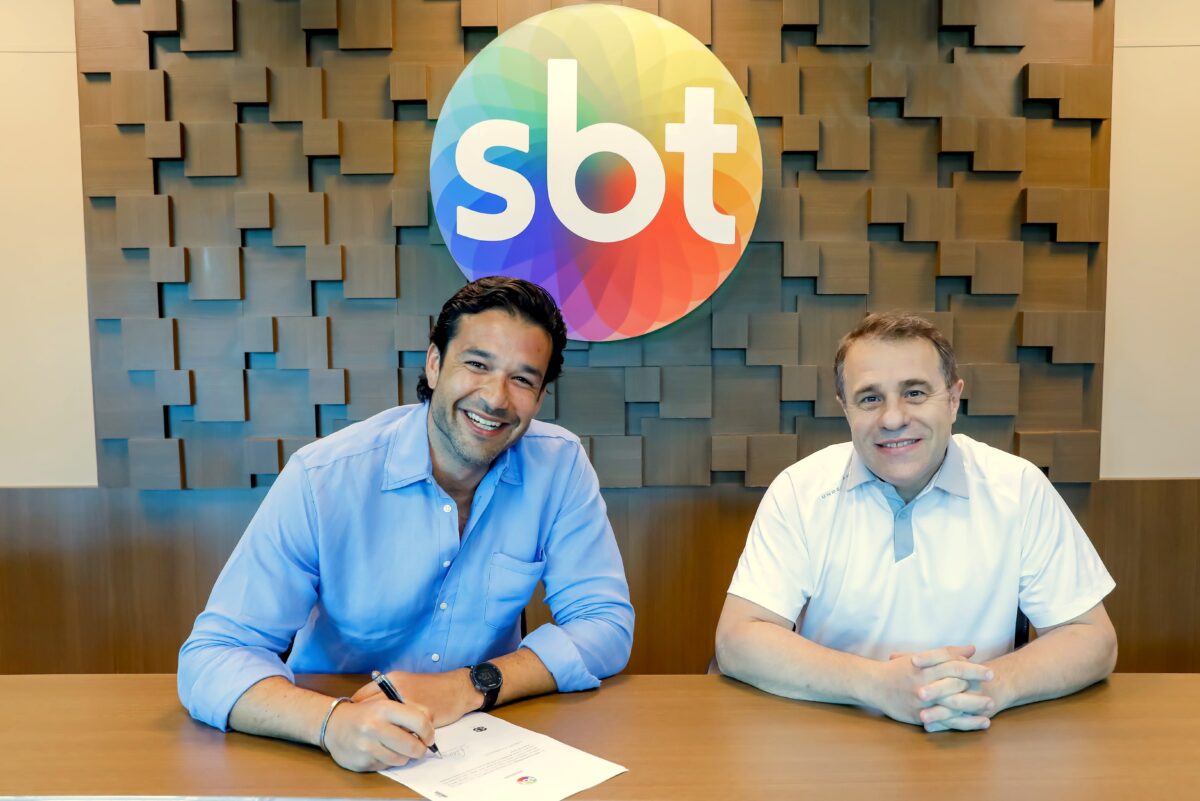 Sérgio Marone ao lado de Fernando Pelegio, Diretor de Planejamento Artístico e Criação do SBT. 