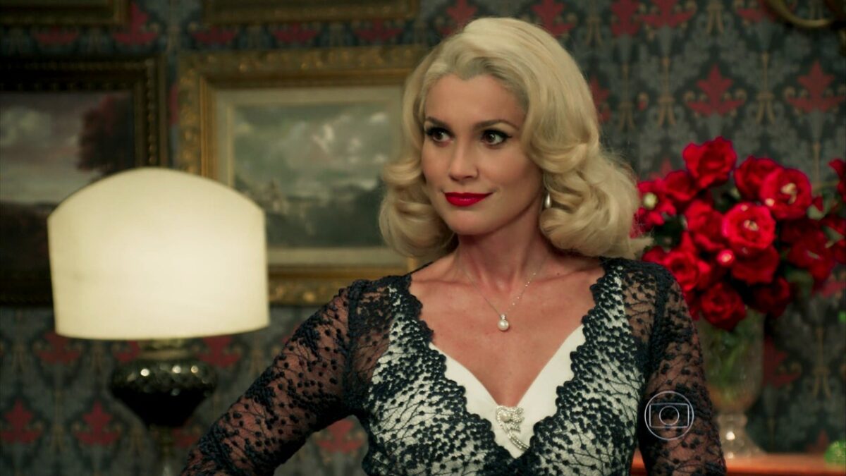 Sandra (Flávia Alessandra) em cena da novela Êta Mundo Bom | Imagem: Reprodução/TV Globo