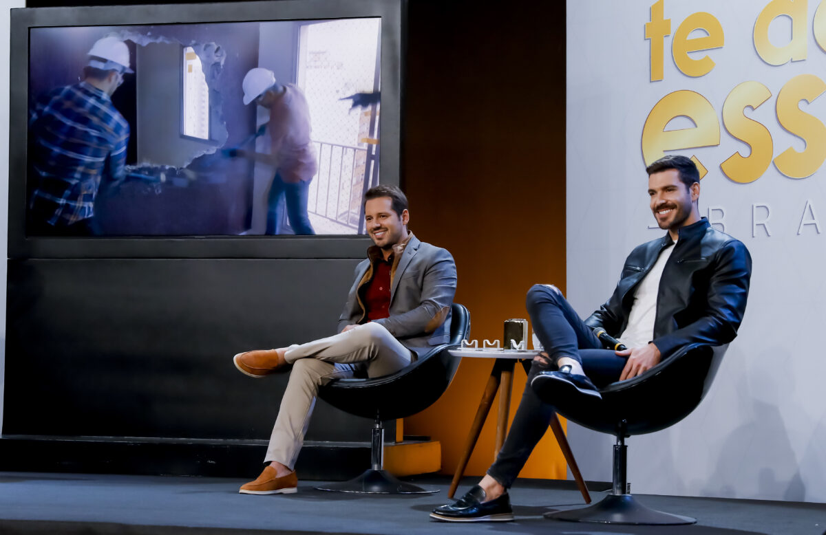 Dony de Nuccio e Renato Mendonça durante coletiva de imprensa sobre o Te Devo Essa Brasil no SBT