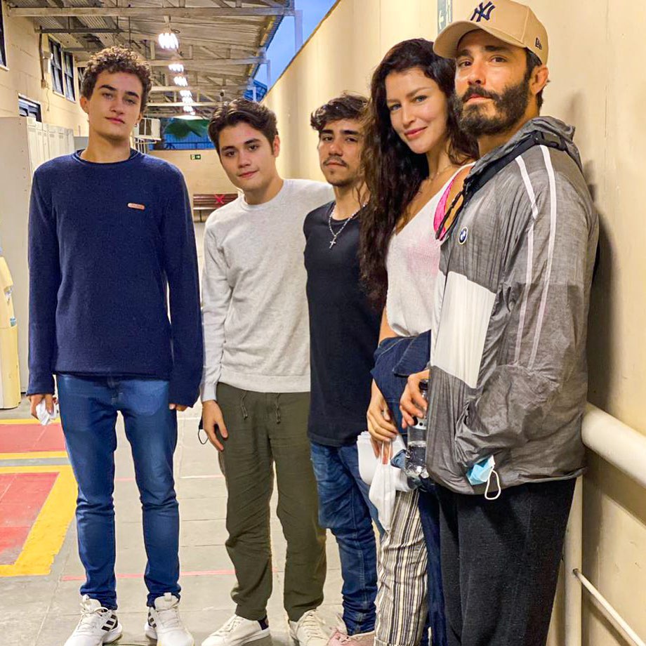 Nova família de João Fernandes nos bastidores da novela Gênesis