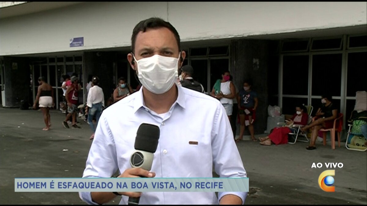 Repórter Rodrigo De Luna em ao vivo para a TV Clube, afiliada da Record TV em Pernambuco