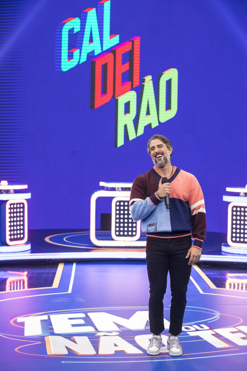 Marcos Mion nos estúdios do quadro 'Tem ou Não Tem' do programa Caldeirão, exibido pela TV Globo