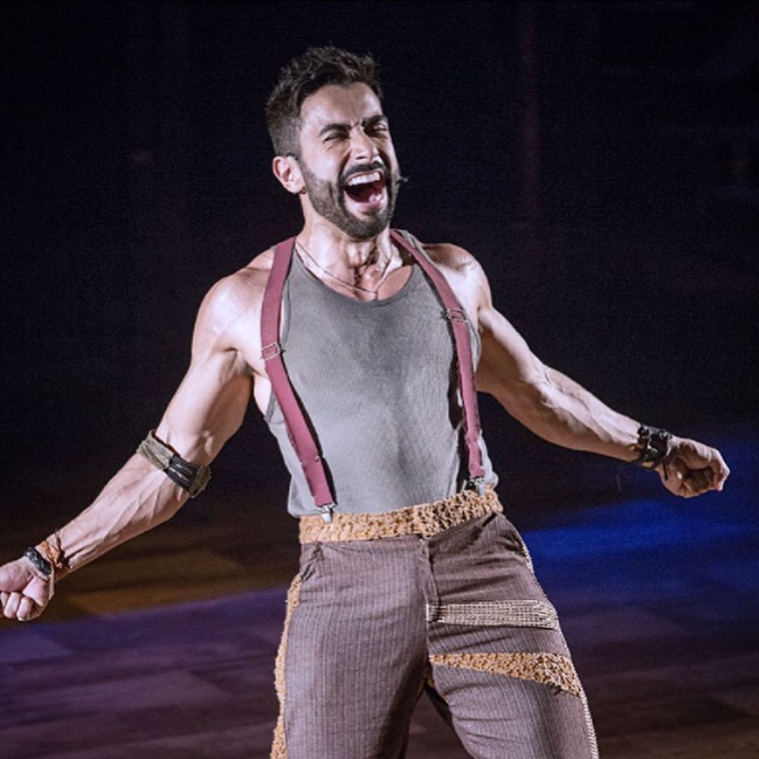 Luiz Carlos Araújo gritando durante o musical Lisbela e o Prisioneiro 