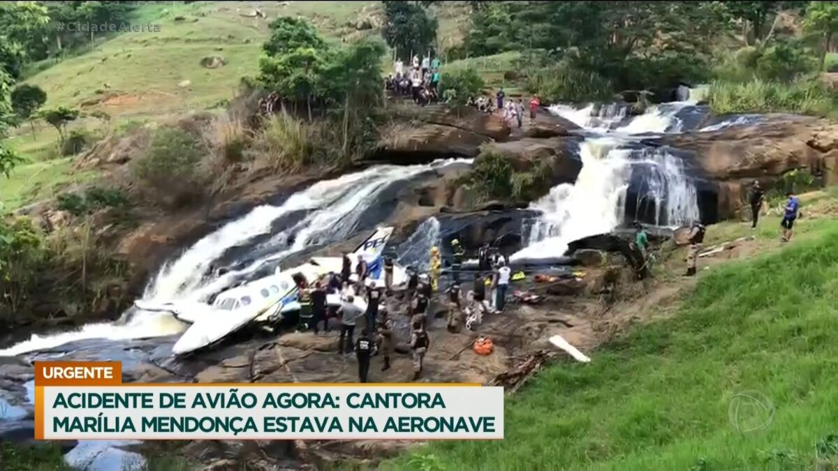 Imagens do Cidade Alerta mostram local onde o avião caiu