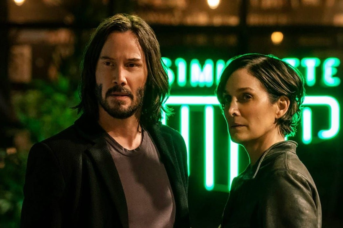 Keanu Reeves e  Carrie-Anne Moss em cena de Matrix