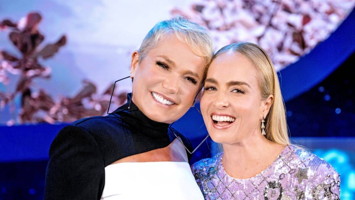 Xuxa e Angélica no palco do Jornada Astral