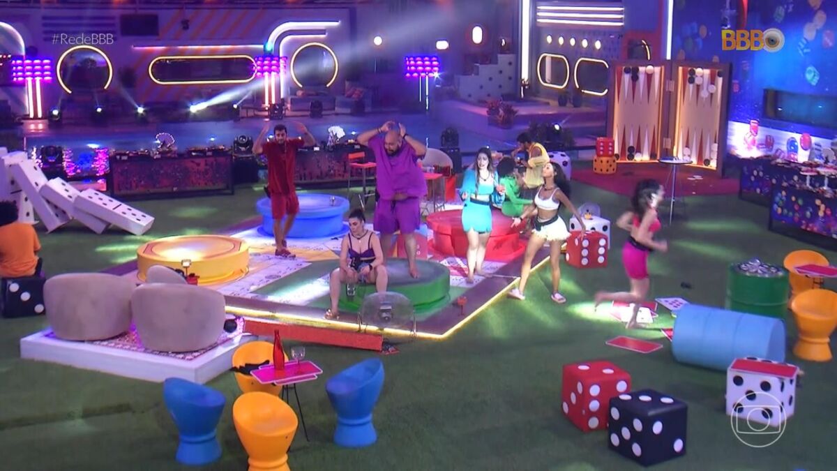 Câmera do BBB 22 no chão 