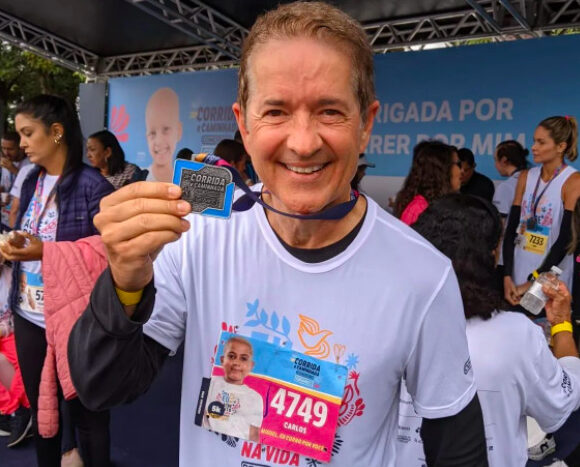 Carlos Tramontina com medalha do Graacc