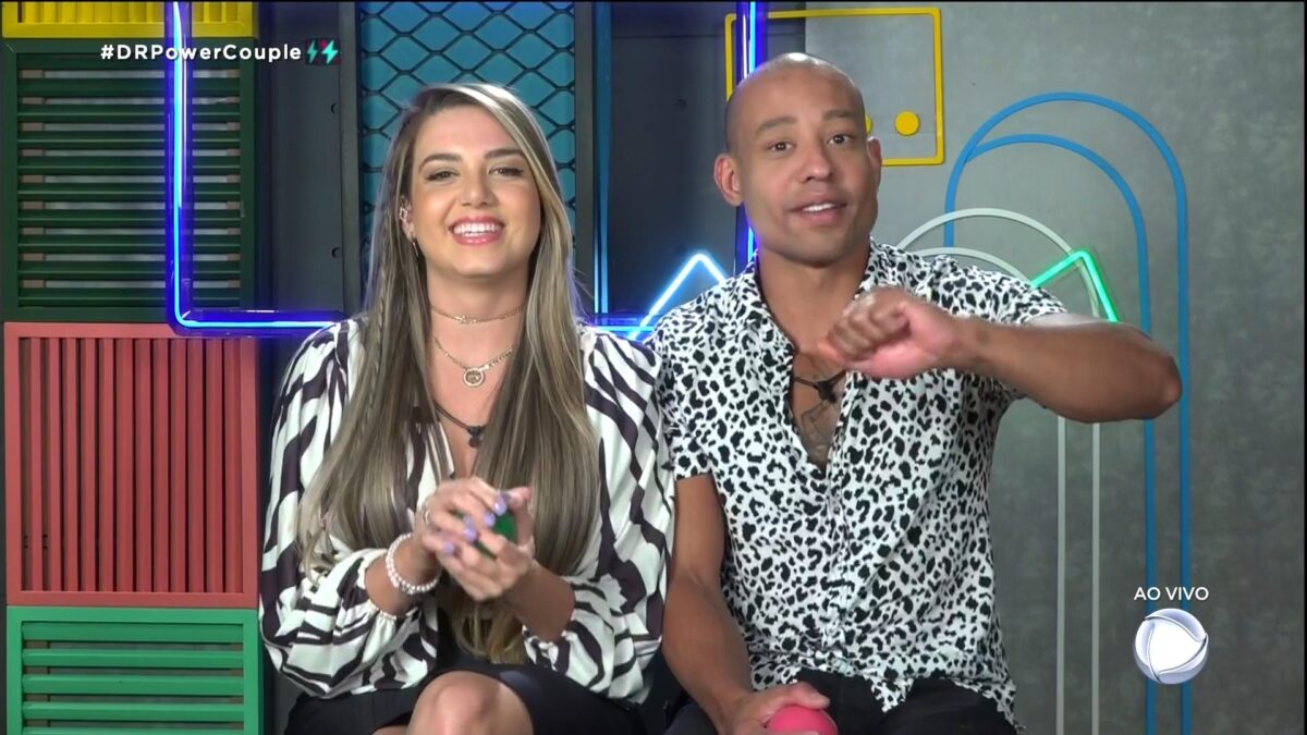 Karol e Mussunzinho abrem os poderes na sala de dpoimentos do Power Couple Brasil 6