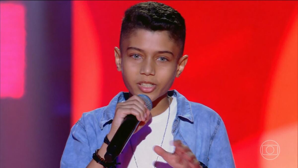 Arthur Vaz conversa com os jurados do The Voice Kids 8 