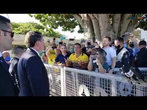 Bolsonaro manda repórter calar a boca e diz que não interferiu na PF