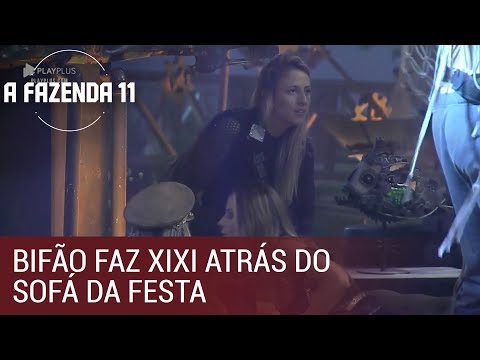 Bifão faz xixi atrás do sofá da festa  | A Fazenda