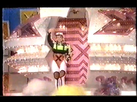 Descida da nave + Bom dia + Café da Manhã + Xuxa ganha um Husky - Xou da Xuxa 1992