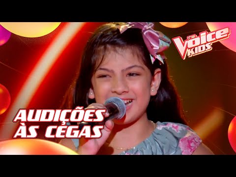 Ana Julia Rodrigues canta 