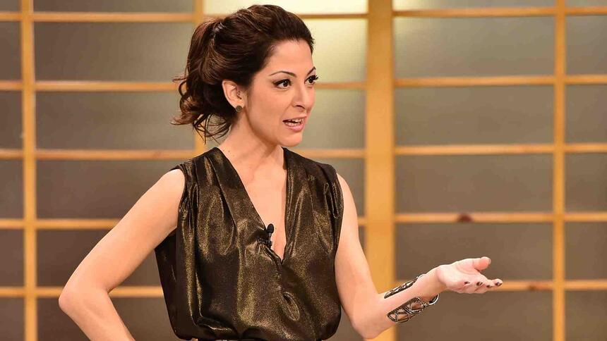 Ana Paula Padrão apresentando o Masterchef na Band