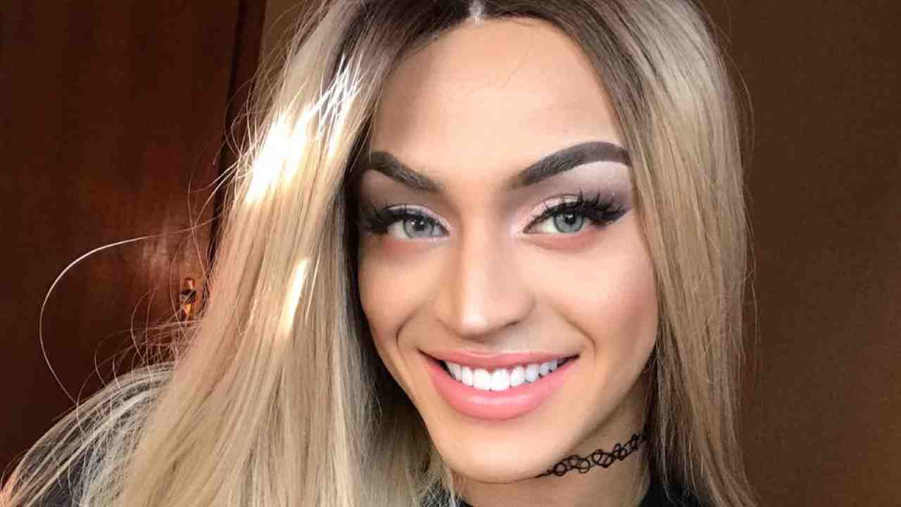 Pabllo Vittar sorrindo