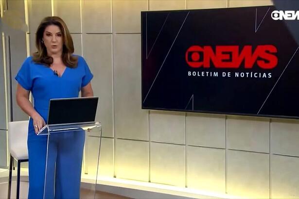 Christiane Pelajo no cenário da GloboNews