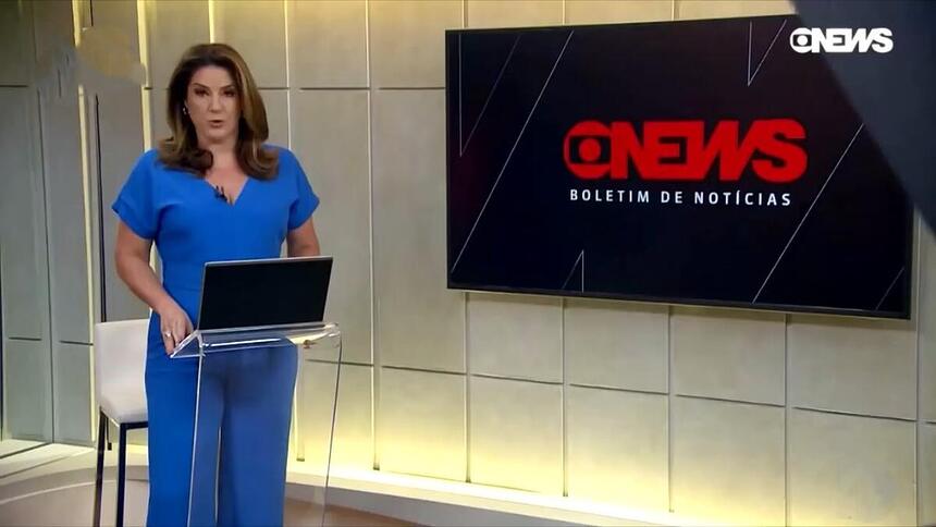 Christiane Pelajo no cenário da GloboNews