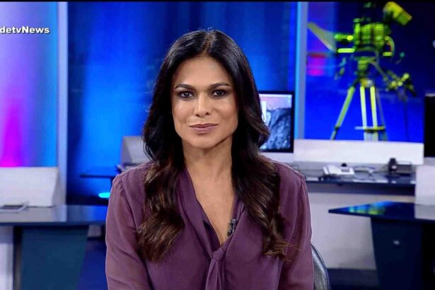 Rosana Jatobá apresentando o RedeTV News