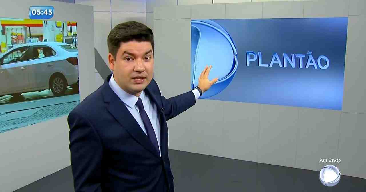 bruno peruka no logo de plantão da Record TV