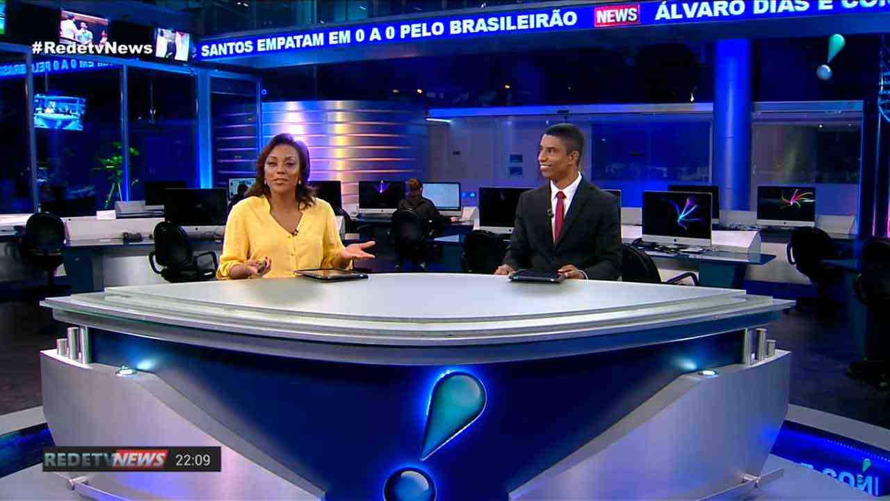 Luciana Camargo e Rodrigo Cabral apresentando o 'RedeTV News'