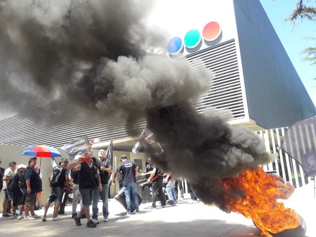 Protestos na sede da emissora argentina Telefe