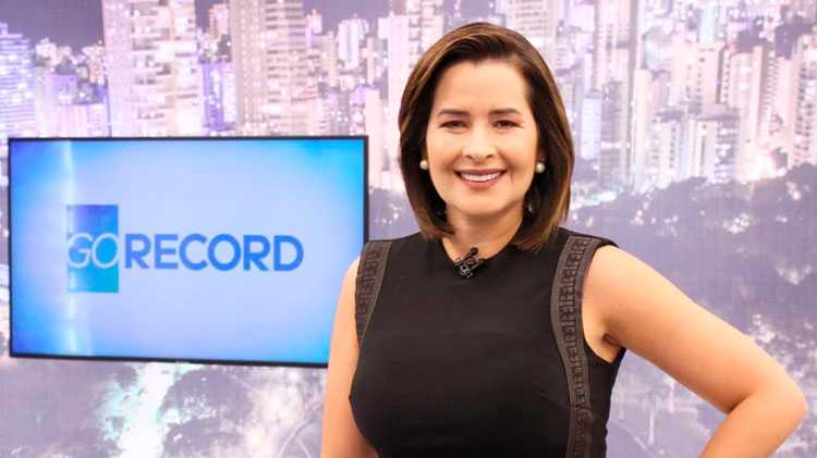 Fernanda Arcanjo apresenta o GO Record, um dos jornalísticos líder de audiência (