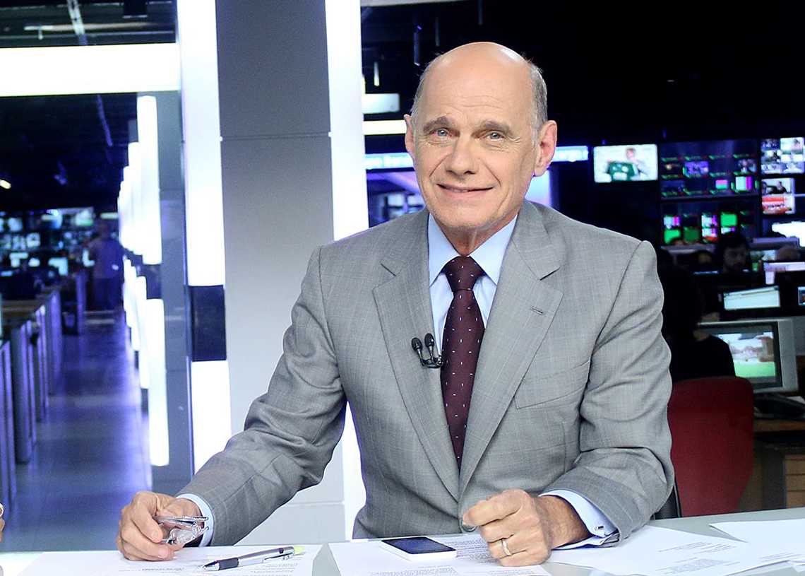 Ricardo Boechat apresentando o Jornal da Band