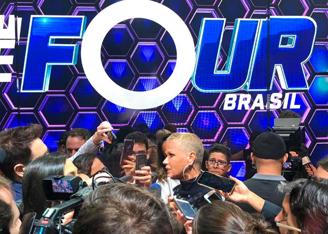 Xuxa é cercada por jornalistas na coletiva de imprensa do 'The Four Brasil'