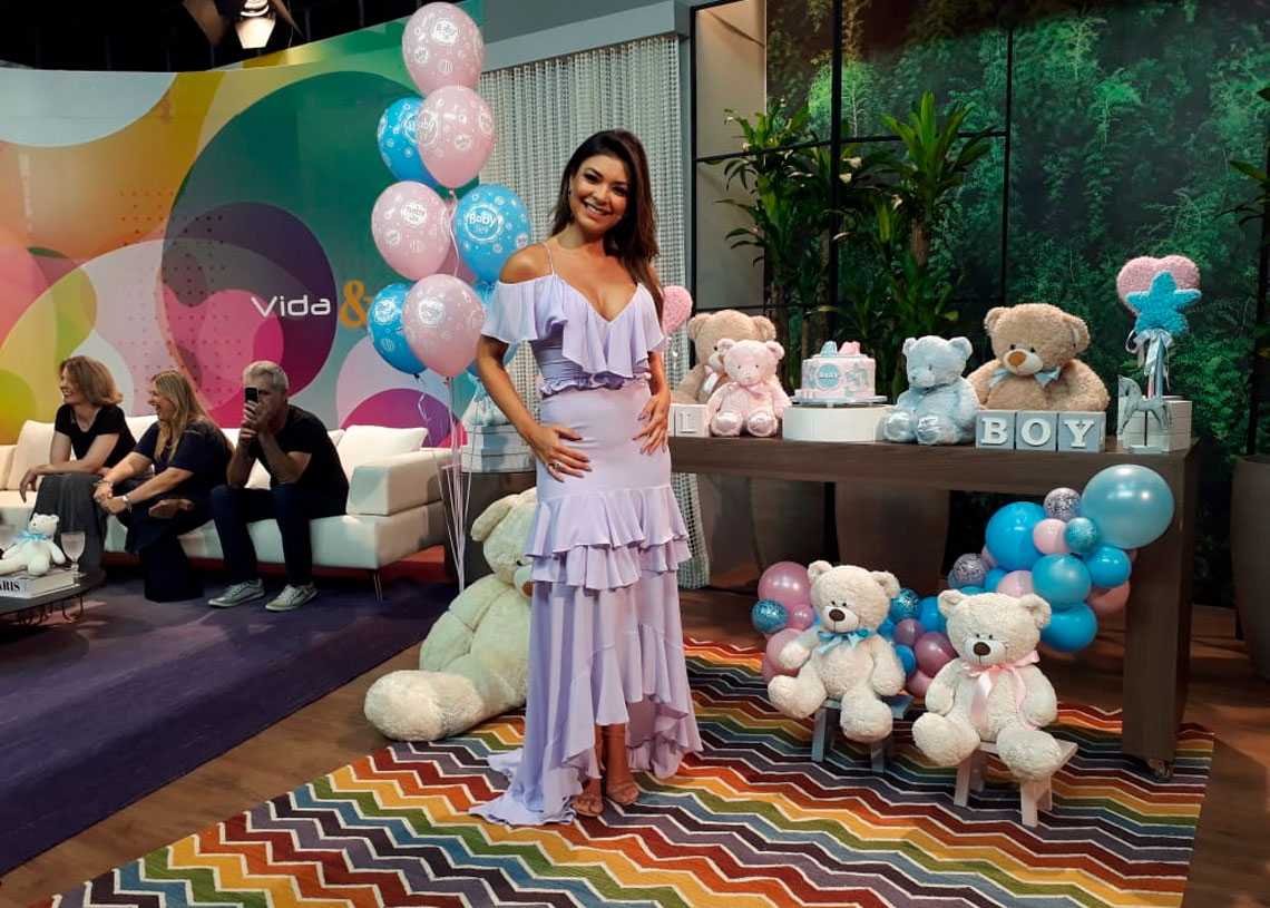 Amanda Françozo anunciou sua gravidez no programa vida & Estilo' da Rede brasild e Televisão