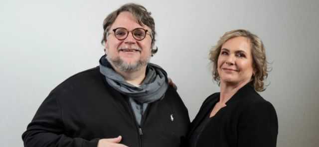 O diretor Guillermo del Toro e Melissa Cobb, vice-presidente de Kids & Família da Netflix