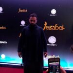 Elenco de Jezabel se reúne para assistir a nova macrossérie no cinema