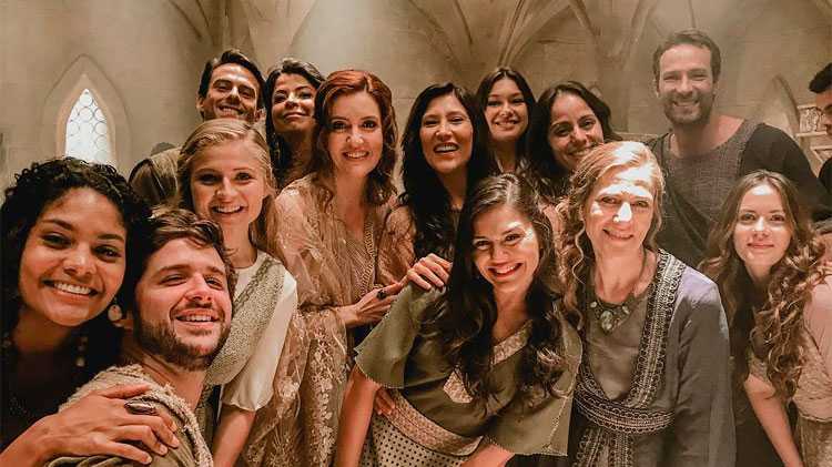 Parte do elenco da Novela Jesus, nos bastidores da gravação do último capítul