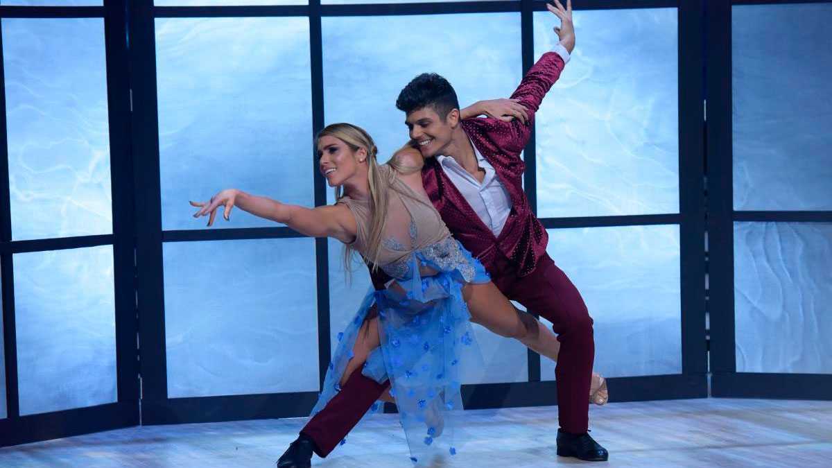 Bia Feres e Paulo Victor na estreia do Dancing Brasil 5