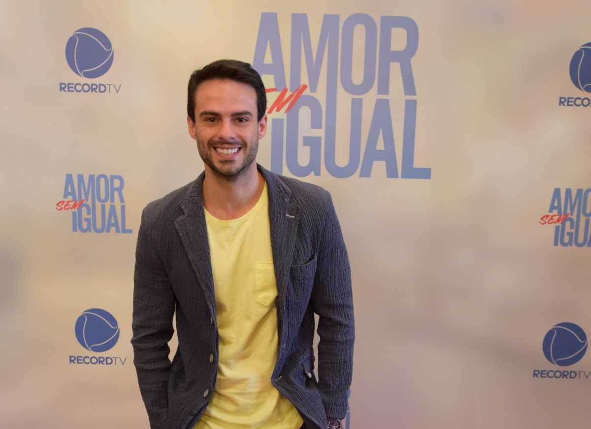 Raphael Montagner na coletiva de imprensa de Amor Sem Igual