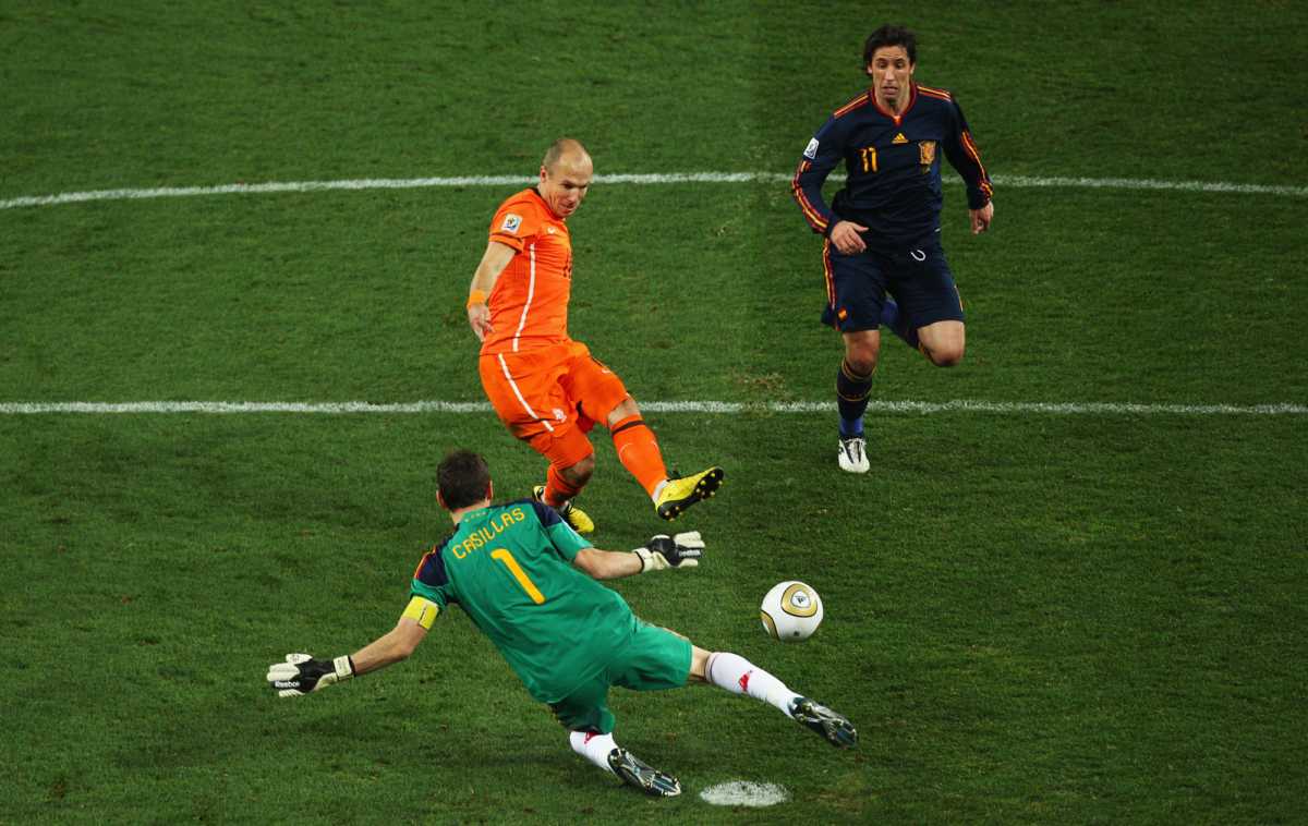 Foto dos jogadores de Holanda e Espanha durante a final da Copa do Mundo de 2010