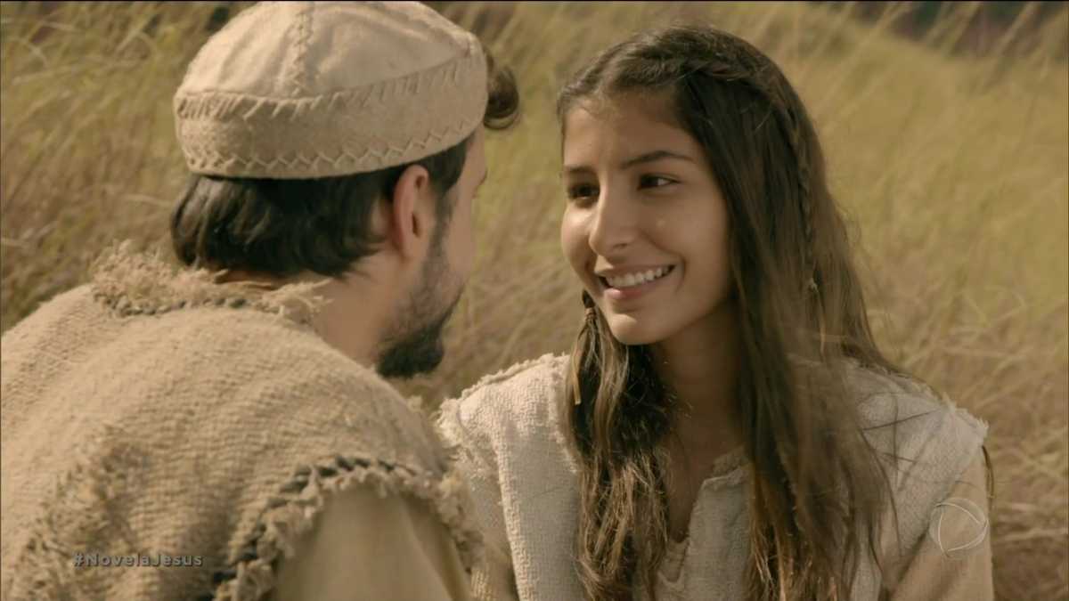 José (Guilherme Dellorto) e Maria de Nazaré (Juliana Xavier) em cena na novela Jesus