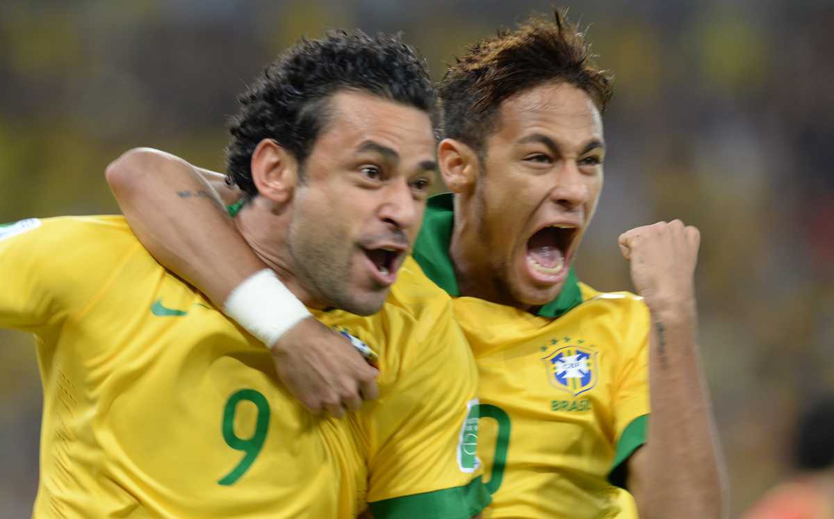 Foto dos jogadores Neymar e Fred durante a final da Copa das Confederações de 2013