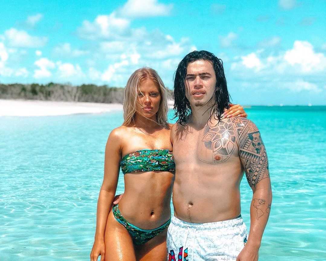 Whindersson Nunes e Luisa Sonza em registro na praia