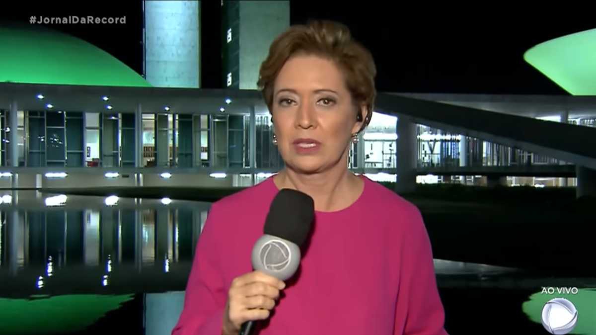 Christina Lemos em entrada ao vivo pro Jornal da Record