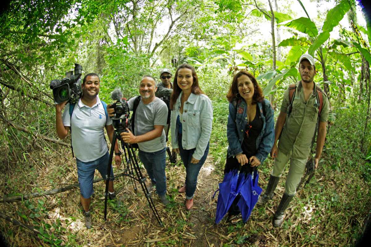 Beatriz Castro e equipe na gravação do 'Globo Repórter' no Ceará.