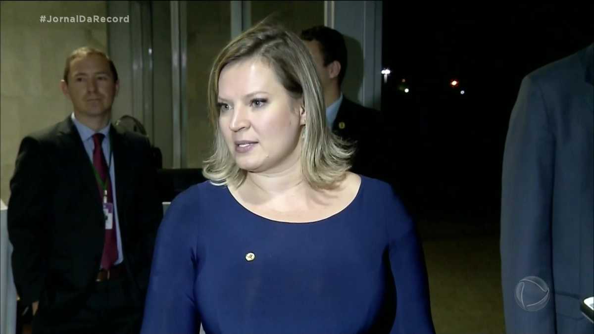 Joice Hasselmann em reportagem do Jornal da Record